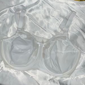 EUC Bali 38DD underwire bra white